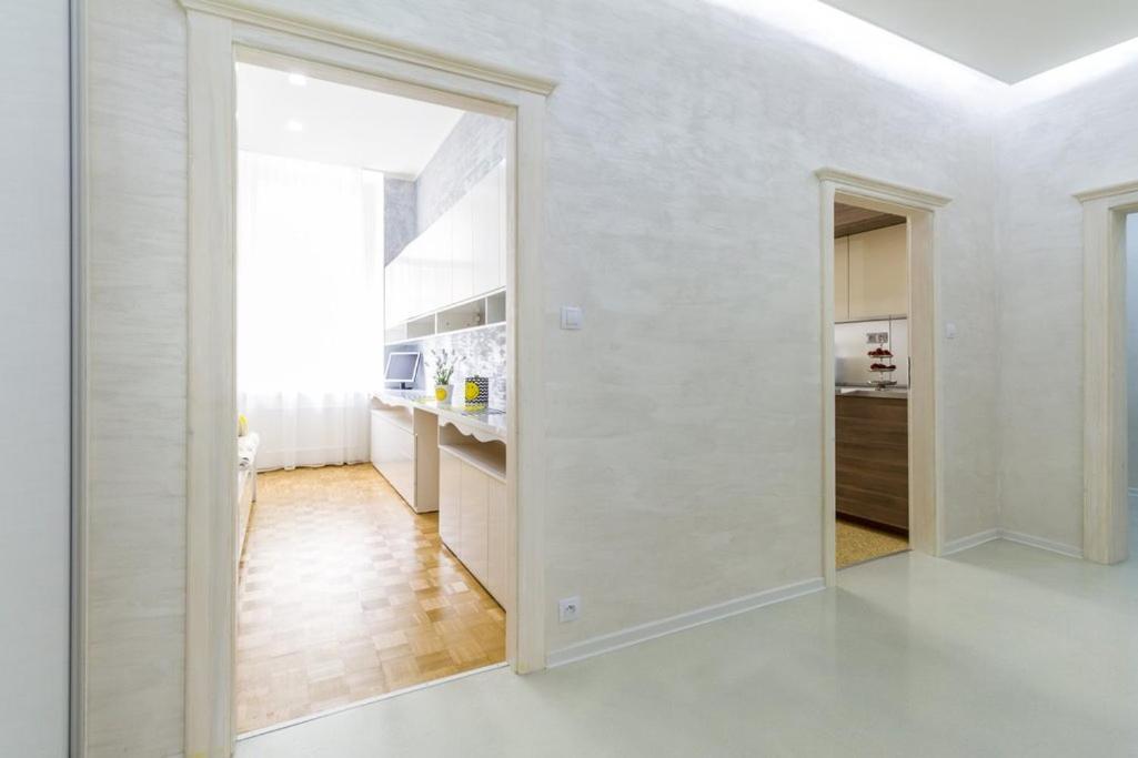 Stylish Apartment 5 Minutes Walk From City Center Prag Exterior foto