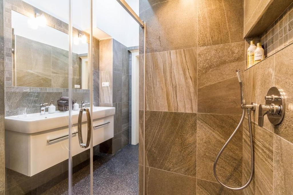 Stylish Apartment 5 Minutes Walk From City Center Prag Exterior foto