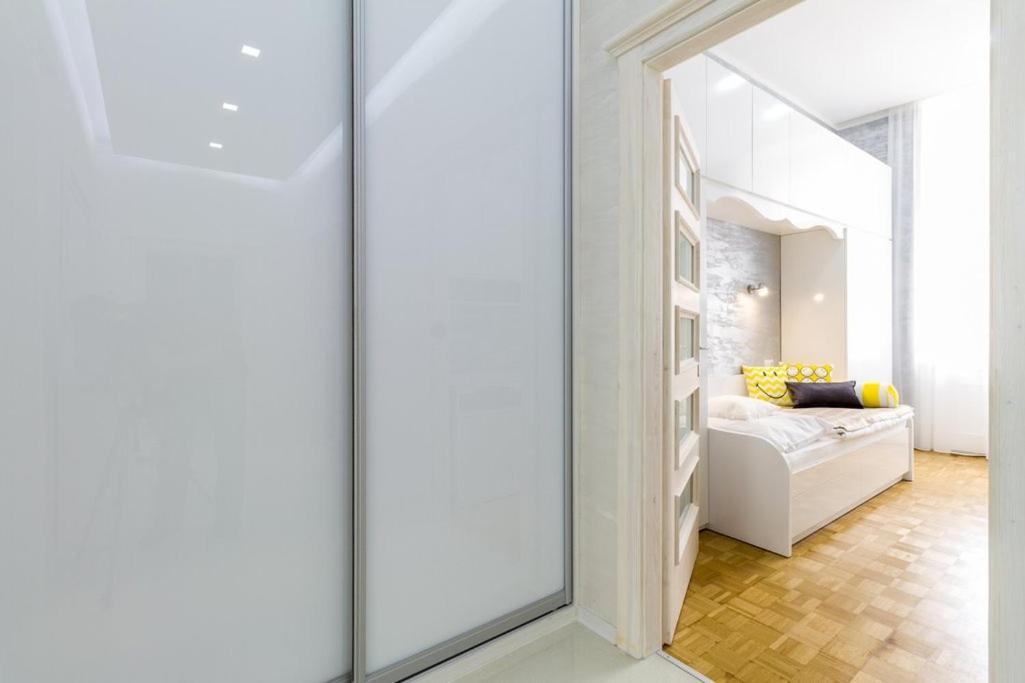 Stylish Apartment 5 Minutes Walk From City Center Prag Exterior foto