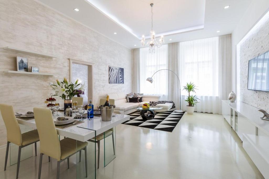 Stylish Apartment 5 Minutes Walk From City Center Prag Exterior foto